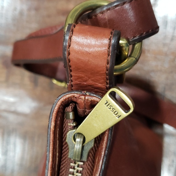 Fossil crossbody bucket style leather bag and wallet - Picture 9 of 14